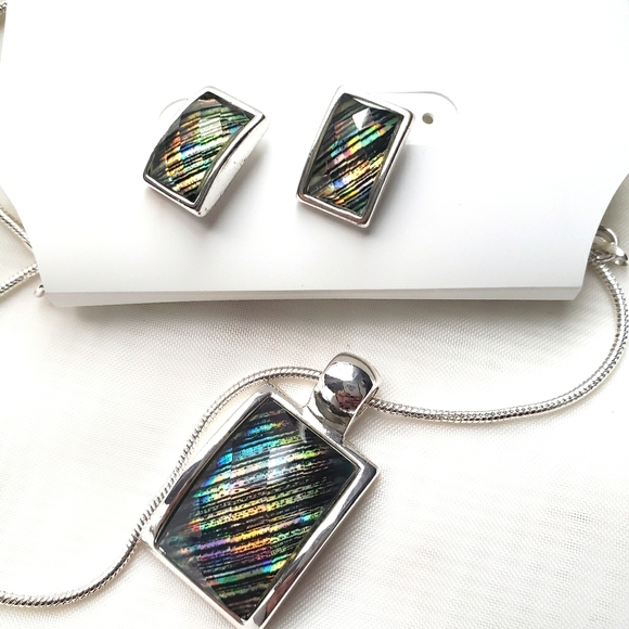 ❤Kohl's Necklace and earring set